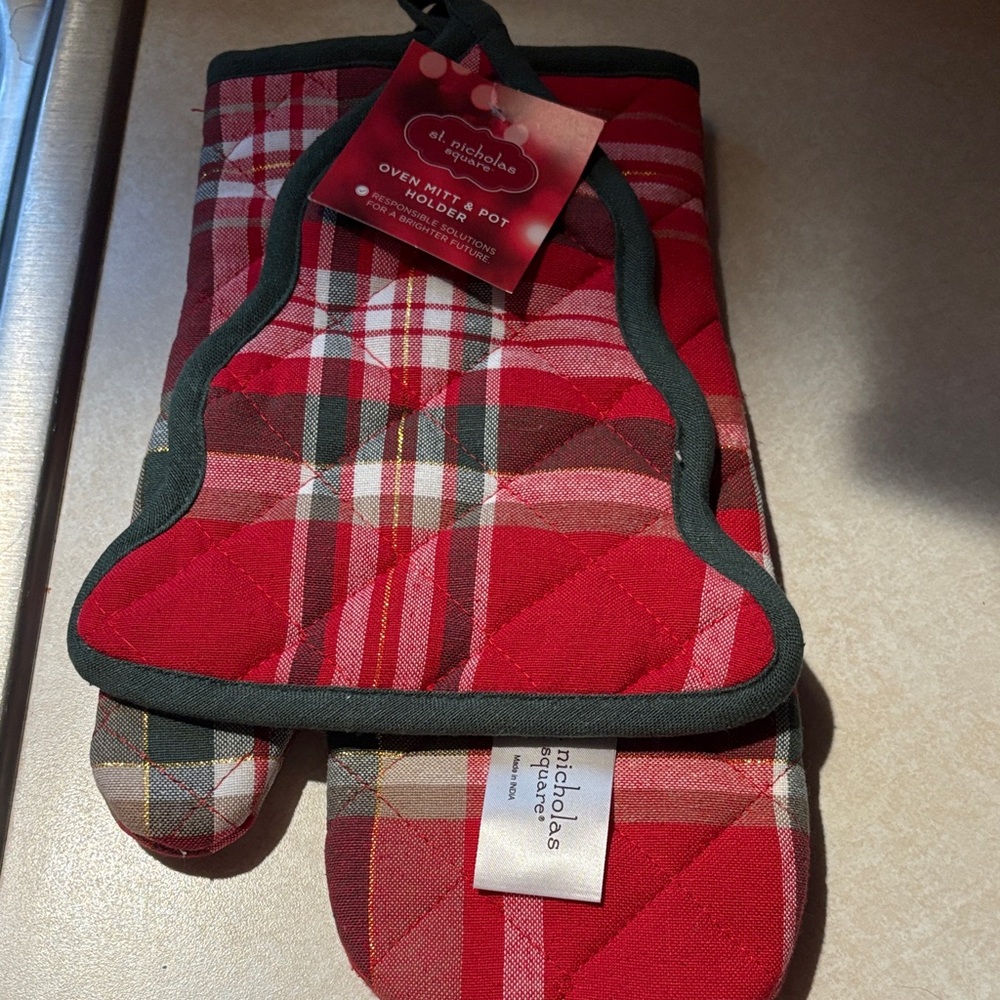 St. Nicholas Square Red Plaid Oven Mitt and Pot Holder